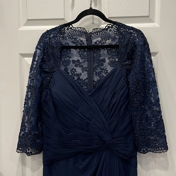 La Femme Ruched Navy Twist Column Gown - Women's Size 14 - Mother of the bride - Picture 9 of 14